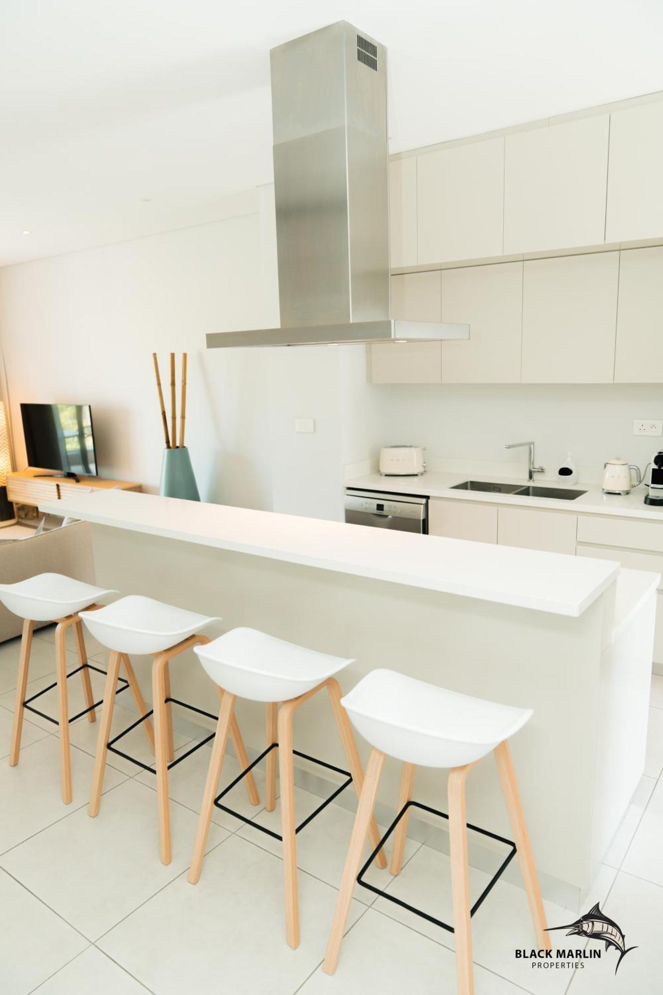 Black Marlin Apartments Перейбер Экстерьер фото